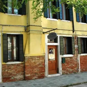 alloggi-marinella.hotelslidodijesolo.com/